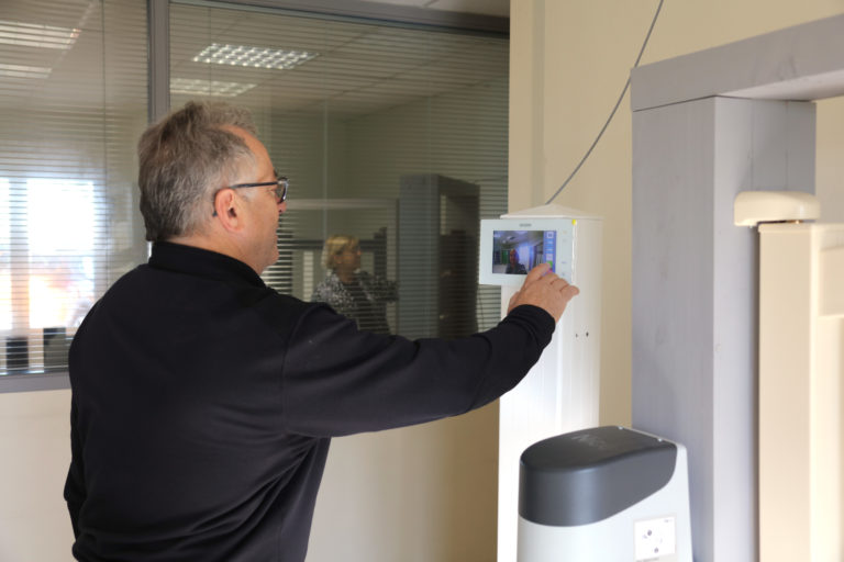 Showroom interphone